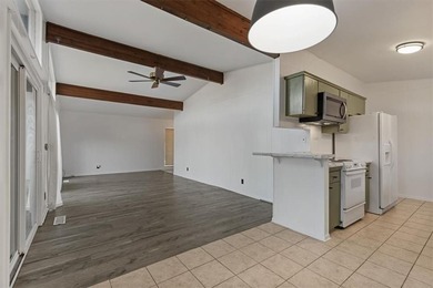 Charming 2-bedroom, 1.5-bath Bella Vista home featuring a on Bella Vista Country Club and Golf Course in Arkansas - for sale on GolfHomes.com, golf home, golf lot