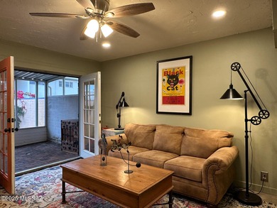 Range marketing $119,000-125,000. This beautifully remodeled on Randolph Park Golf Courses in Arizona - for sale on GolfHomes.com, golf home, golf lot