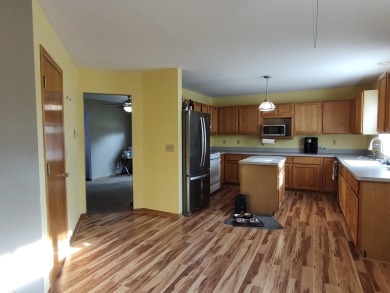 This home is ready for a new owner.  Need to move in quick? on Savannah Oaks Golf Club of Candlewick Lake in Illinois - for sale on GolfHomes.com, golf home, golf lot