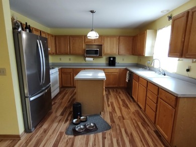 This home is ready for a new owner.  Need to move in quick? on Savannah Oaks Golf Club of Candlewick Lake in Illinois - for sale on GolfHomes.com, golf home, golf lot