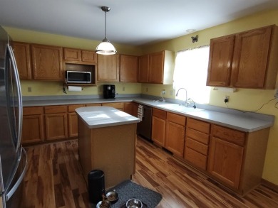 This home is ready for a new owner.  Need to move in quick? on Savannah Oaks Golf Club of Candlewick Lake in Illinois - for sale on GolfHomes.com, golf home, golf lot