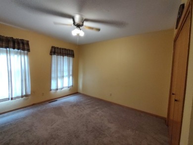 This home is ready for a new owner.  Need to move in quick? on Savannah Oaks Golf Club of Candlewick Lake in Illinois - for sale on GolfHomes.com, golf home, golf lot