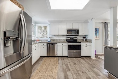 This beautifully updated 2 BR, 2 BA flat in the sought-after on Shipyard Golf Club in South Carolina - for sale on GolfHomes.com, golf home, golf lot