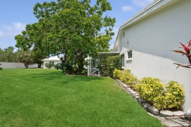 Welcome Home!  This spacious, beautifully updated Philodendron on Mainlands Golf Club in Florida - for sale on GolfHomes.com, golf home, golf lot
