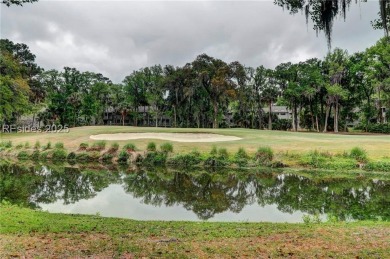 This beautifully updated 2 BR, 2 BA flat in the sought-after on Shipyard Golf Club in South Carolina - for sale on GolfHomes.com, golf home, golf lot