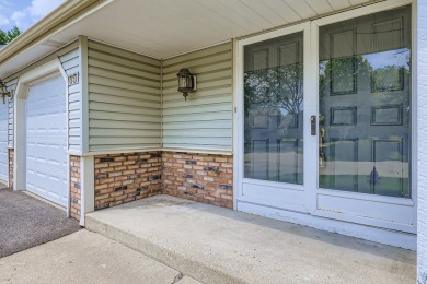 ** A COUNTRY CLUB-LIKE SETTING in DESIRABLE HEATHER RIDGE on Heather Ridge Golf Club in Illinois - for sale on GolfHomes.com, golf home, golf lot