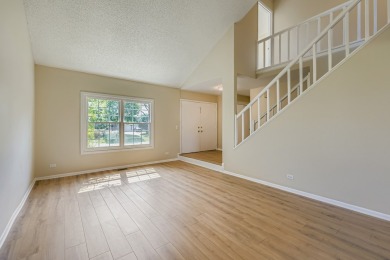 ** A COUNTRY CLUB-LIKE SETTING in DESIRABLE HEATHER RIDGE on Heather Ridge Golf Club in Illinois - for sale on GolfHomes.com, golf home, golf lot