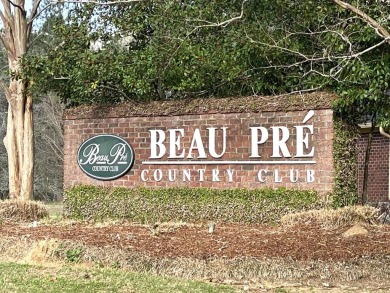 BEAUTIFUL VIEW OVERLOOKING THE GOLF COURSE & A POND. CUSTOM on Beau Pre Country Club in Mississippi - for sale on GolfHomes.com, golf home, golf lot