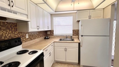 Charming 1/1 furnished or unfurnished condo in the heart of on Sunrise Lakes Phase III in Florida - for sale on GolfHomes.com, golf home, golf lot