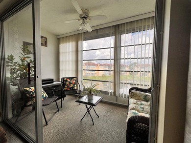 Charming 1/1 furnished or unfurnished condo in the heart of on Sunrise Lakes Phase III in Florida - for sale on GolfHomes.com, golf home, golf lot