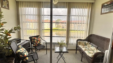 Charming 1/1 furnished or unfurnished condo in the heart of on Sunrise Lakes Phase III in Florida - for sale on GolfHomes.com, golf home, golf lot