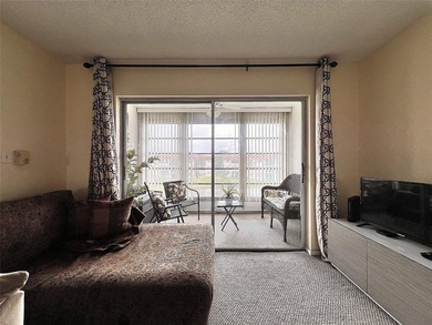 Charming 1/1 furnished or unfurnished condo in the heart of on Sunrise Lakes Phase III in Florida - for sale on GolfHomes.com, golf home, golf lot