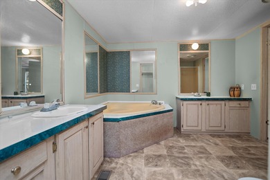 Discover the perfect getaway with this 3 bedroom, 2 bathroom on Rayburn Country Club in Texas - for sale on GolfHomes.com, golf home, golf lot