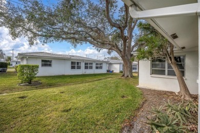 Seller is offering a 5,000 credit to buyer with accepted offer on Mainlands Golf Club in Florida - for sale on GolfHomes.com, golf home, golf lot