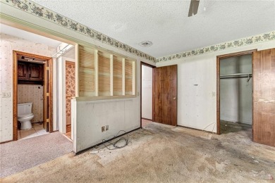 Discover the opportunity to make this property your own. This on Bella Vista Country Club - Berksdale in Arkansas - for sale on GolfHomes.com, golf home, golf lot