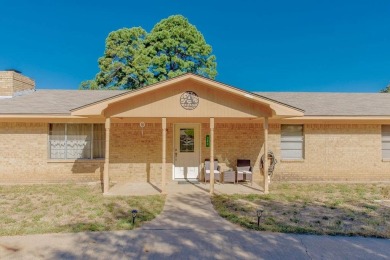 This 3 bedroom, 2 bath, brick home is the perfect home for a on Hide-A-Way Lake Golf Course in Texas - for sale on GolfHomes.com, golf home, golf lot