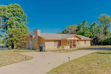 This 3 bedroom, 2 bath, brick home is the perfect home for a on Hide-A-Way Lake Golf Course in Texas - for sale on GolfHomes.com, golf home, golf lot