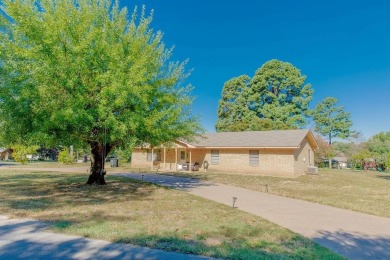 This 3 bedroom, 2 bath, brick home is the perfect home for a on Hide-A-Way Lake Golf Course in Texas - for sale on GolfHomes.com, golf home, golf lot