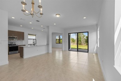 Welcome to this move-in ready 3-bedroom, 2.5-bath townhouse in on Panther Run Golf Club in Florida - for sale on GolfHomes.com, golf home, golf lot