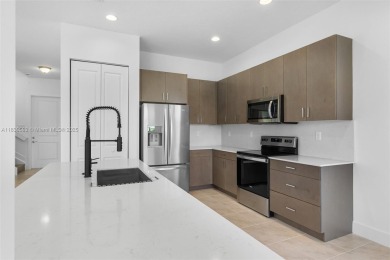 Welcome to this move-in ready 3-bedroom, 2.5-bath townhouse in on Panther Run Golf Club in Florida - for sale on GolfHomes.com, golf home, golf lot