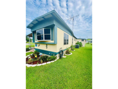 WELCOME TO THIS CHARMING HOME IN PRISTINE CONDITION!! This on Skyview Golf and Country Club in Florida - for sale on GolfHomes.com, golf home, golf lot