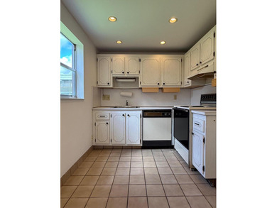 Welcome to 580 Brittany M! This ground-floor 2BR/2BA condo on Kings Point Golf -Flanders Way in Florida - for sale on GolfHomes.com, golf home, golf lot