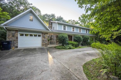Opportunity on Fairway Drive! This spacious 5 bedroom, 2.5-bath on Batesville Municipal Golf Course in Arkansas - for sale on GolfHomes.com, golf home, golf lot