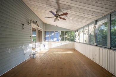Opportunity on Fairway Drive! This spacious 5 bedroom, 2.5-bath on Batesville Municipal Golf Course in Arkansas - for sale on GolfHomes.com, golf home, golf lot