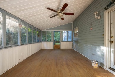 Opportunity on Fairway Drive! This spacious 5 bedroom, 2.5-bath on Batesville Municipal Golf Course in Arkansas - for sale on GolfHomes.com, golf home, golf lot