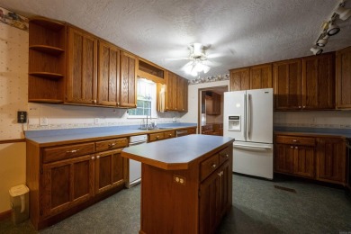 Opportunity on Fairway Drive! This spacious 5 bedroom, 2.5-bath on Batesville Municipal Golf Course in Arkansas - for sale on GolfHomes.com, golf home, golf lot
