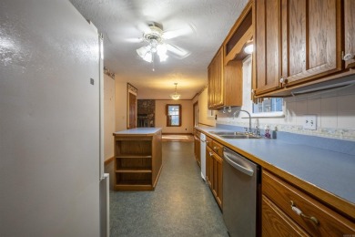 Opportunity on Fairway Drive! This spacious 5 bedroom, 2.5-bath on Batesville Municipal Golf Course in Arkansas - for sale on GolfHomes.com, golf home, golf lot