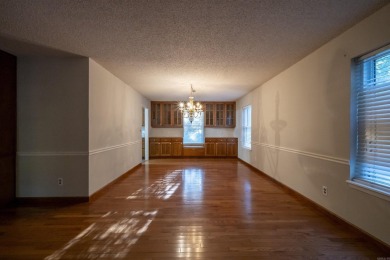 Opportunity on Fairway Drive! This spacious 5 bedroom, 2.5-bath on Batesville Municipal Golf Course in Arkansas - for sale on GolfHomes.com, golf home, golf lot