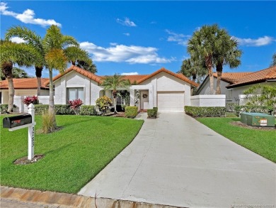 Affordable Palm City - This move-in ready 2 or 3 bedroom, 2 bath on Martin Downs Country Club in Florida - for sale on GolfHomes.com, golf home, golf lot