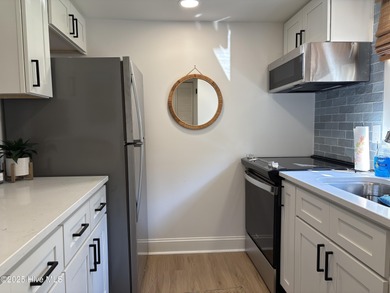 Lakeview Condo Living at its finest. This 2 bedroom, 2 bath end on Pinehurst Resort and Country Club in North Carolina - for sale on GolfHomes.com, golf home, golf lot