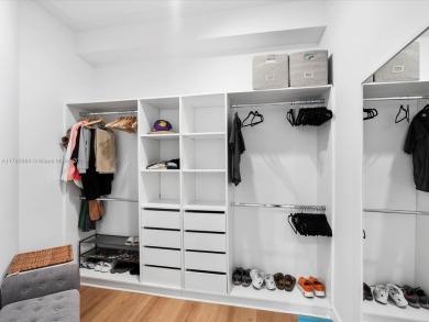 Wonderful 3/3 apartment in the heart of Aventura. Can be sold on Turnberry Isle Resort and Club in Florida - for sale on GolfHomes.com, golf home, golf lot