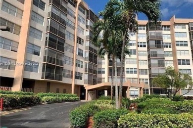 Attention! Price reduced! Sellers are relocating and are very on Pembroke Lakes Golf Club in Florida - for sale on GolfHomes.com, golf home, golf lot
