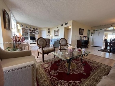 Attention! Price reduced! Sellers are relocating and are very on Pembroke Lakes Golf Club in Florida - for sale on GolfHomes.com, golf home, golf lot