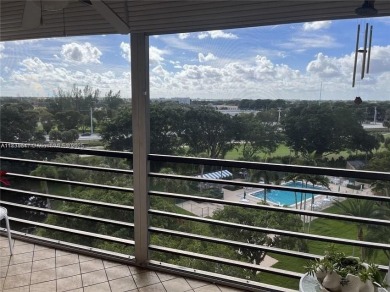 Attention! Price reduced! Sellers are relocating and are very on Pembroke Lakes Golf Club in Florida - for sale on GolfHomes.com, golf home, golf lot