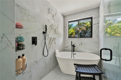 Stunning fully renovated 3-bed, 2-bath townhouse in The on Jim McLean Signature Course in Florida - for sale on GolfHomes.com, golf home, golf lot