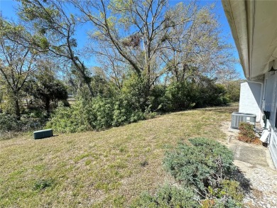 Enjoy maintenance-free living in this well-maintained 2-bedroom on Beacon Woods Golf Club in Florida - for sale on GolfHomes.com, golf home, golf lot