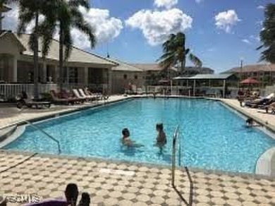 Welcome to this first floor 2 bedroom 2 bath *Sheffield* condo on Lexington Country Club in Florida - for sale on GolfHomes.com, golf home, golf lot