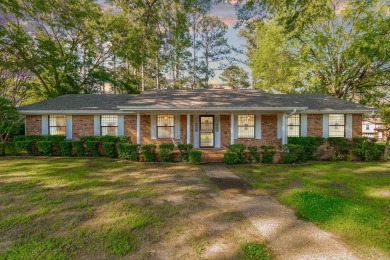 This well maintained 3-bedroom, 2.5-bath home offers tons of on Foxwood Golf Club in Arkansas - for sale on GolfHomes.com, golf home, golf lot