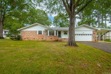 This well maintained 3-bedroom, 2.5-bath home offers tons of on Foxwood Golf Club in Arkansas - for sale on GolfHomes.com, golf home, golf lot