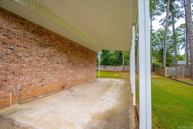 This well maintained 3-bedroom, 2.5-bath home offers tons of on Foxwood Golf Club in Arkansas - for sale on GolfHomes.com, golf home, golf lot