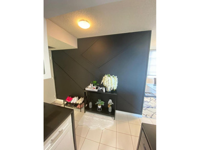 This spacious 2-bedroom, 2-bathroom unit features an open living on Inverrary Country Club in Florida - for sale on GolfHomes.com, golf home, golf lot