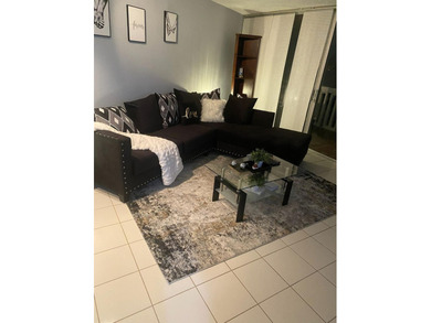 This spacious 2-bedroom, 2-bathroom unit features an open living on Inverrary Country Club in Florida - for sale on GolfHomes.com, golf home, golf lot