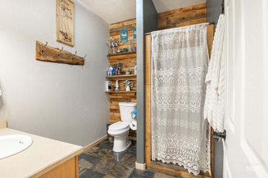 Charming Meadowcreek fully furnished home featuring three on Meadowcreek Golf Resort in Idaho - for sale on GolfHomes.com, golf home, golf lot