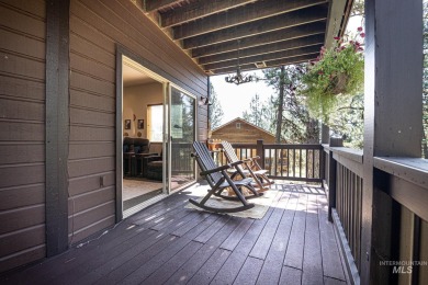 Charming Meadowcreek fully furnished home featuring three on Meadowcreek Golf Resort in Idaho - for sale on GolfHomes.com, golf home, golf lot