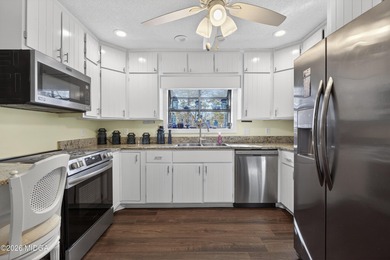 Beautiful all-brick home on the 2nd fairway! This 3-bedroom on Canongate At Healy Point Country Club in Georgia - for sale on GolfHomes.com, golf home, golf lot