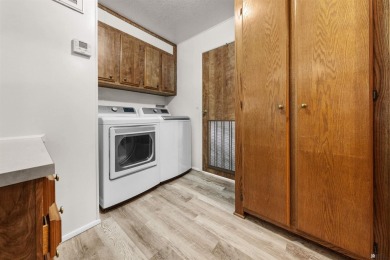 Welcome to this meticulously cared for for 2-bedroom, 2-bathroom on Mesa Del Sol Golf Club in Arizona - for sale on GolfHomes.com, golf home, golf lot